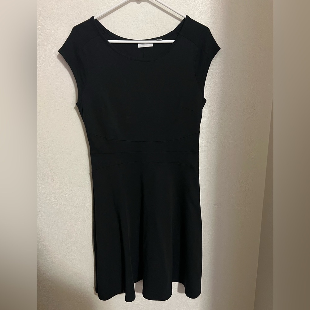 NEW YORK & COMPANY Capped Sleeve Little Black Dress Women's Size M